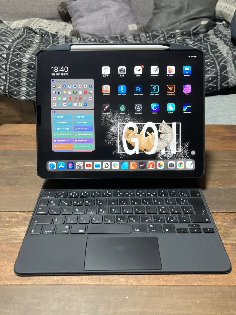 極薄・Magic Keyboard対応・Apple Pencil収納可 〜iPad Pro背面保護ケース「Switch Easy」のケースとMagic Keyboard装着時